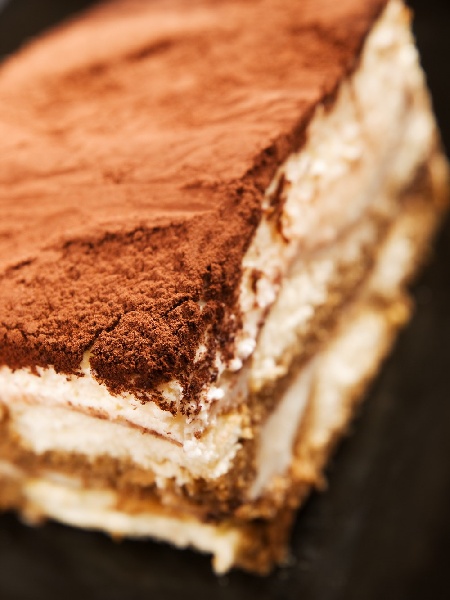 Тирамису - бърза и лесна торта без печене с бишкоти и крем от сирене маскарпоне, течна сладкарска сметана и кафе еспресо - снимка на рецептата